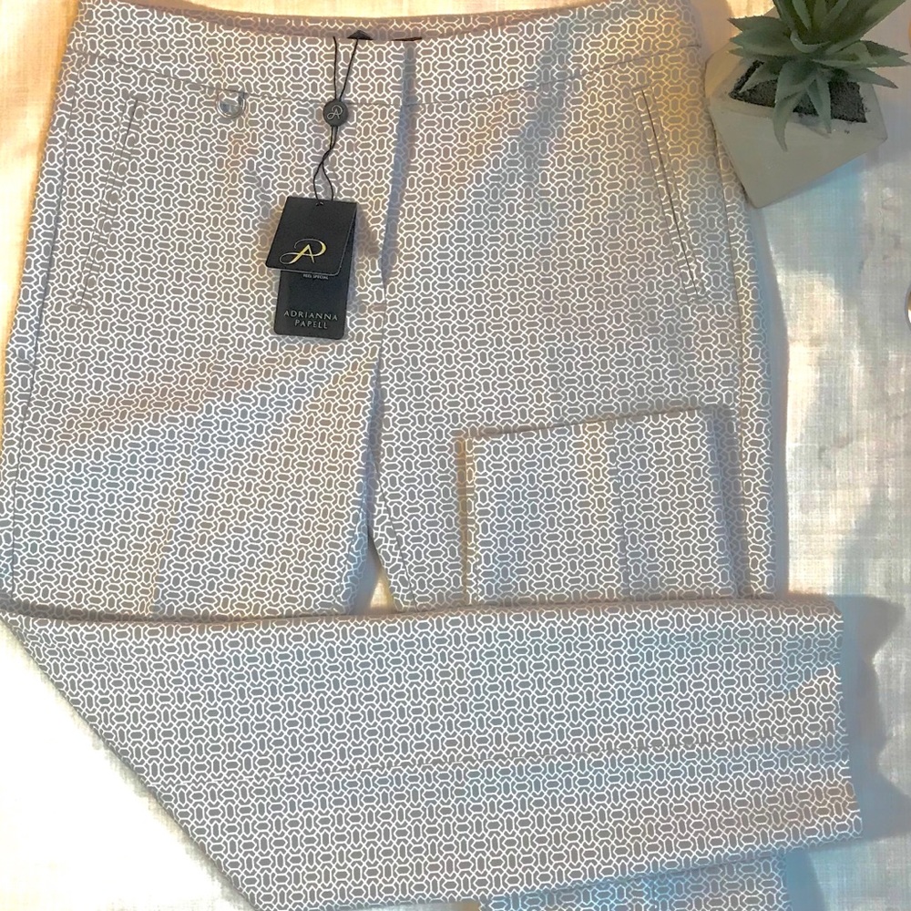 ADRIANNA PAPELL NWT Gray/White Ankle Pants